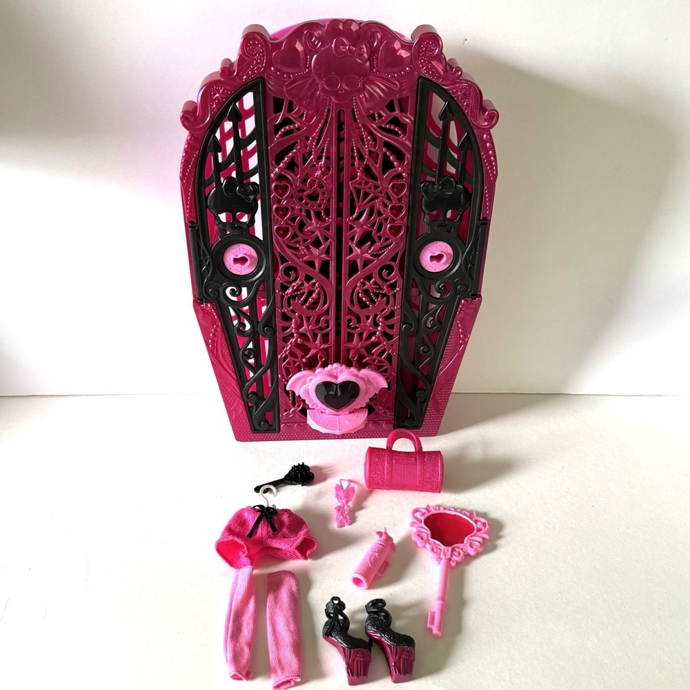 Monster‎ High Skulltimate Secrets Mysteries Draculaura Coffin Locker Keys More